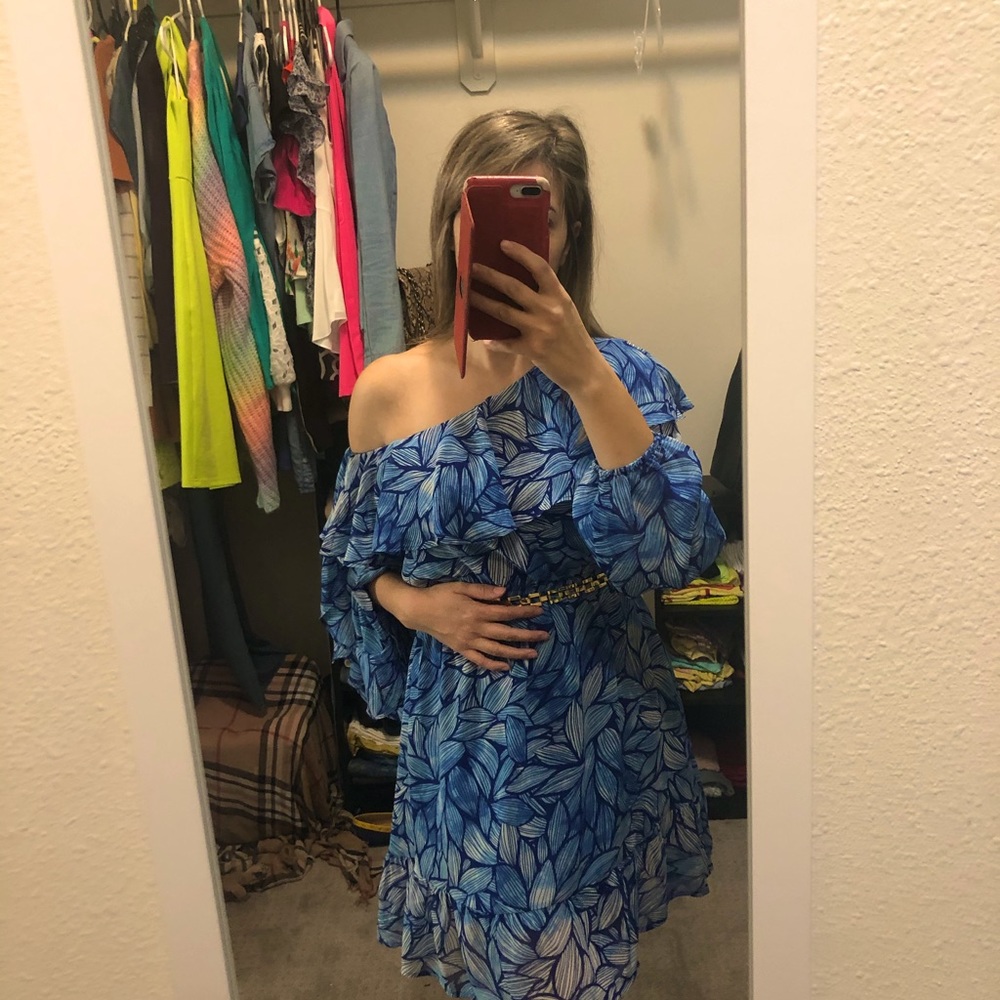 Cute lulus dress, still in tags never been worn
